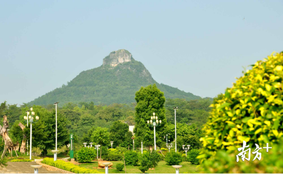 巾峰山。黃津 攝