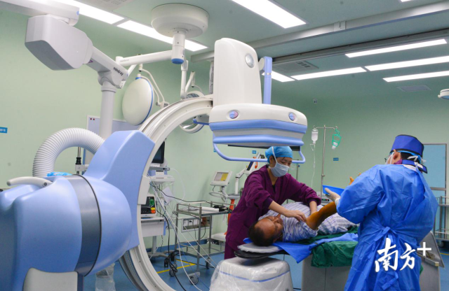 連州形成“基層檢查、基層收費、上級診斷”就醫(yī)新格局，有效解決群眾“看病難、看病貴、看病遠”難題。黃津 攝