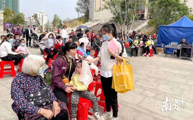 問(wèn)答互動(dòng)。段燦 攝