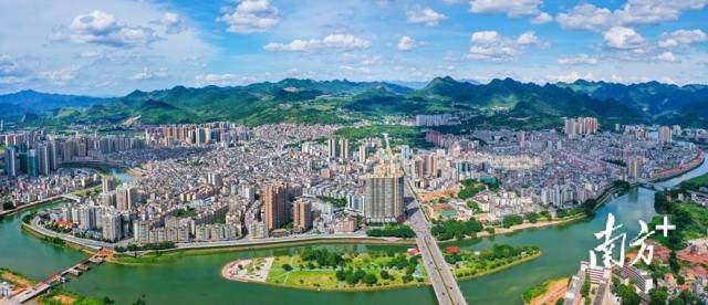 連州面向社會(huì)各界廣大人民群眾征集金點(diǎn)子，共同描繪發(fā)展新藍(lán)圖。曾亮超 攝