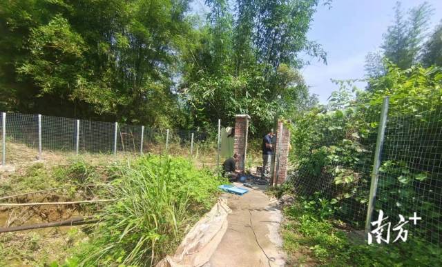 修建隔離防護(hù)設(shè)施。