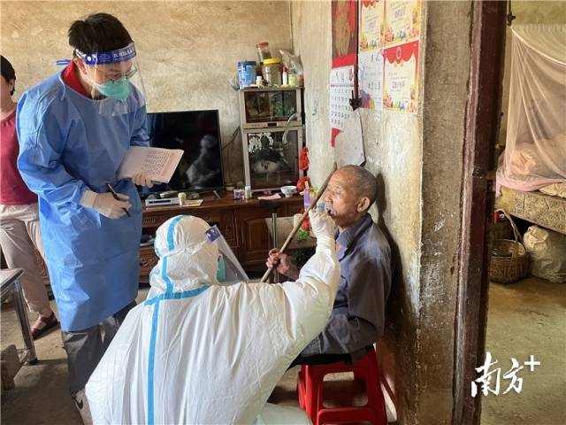 組織力量入戶(hù)檢測(cè)，全力推進(jìn)“應(yīng)檢盡檢”。