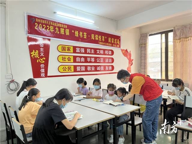 共讀一本好書。