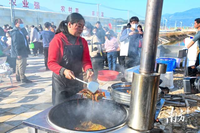 炒蝦。張曉欣 攝