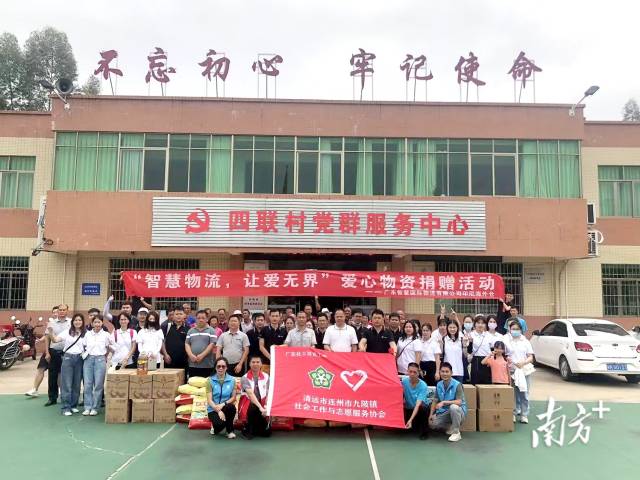 慰問(wèn)活動(dòng)現(xiàn)場(chǎng)。