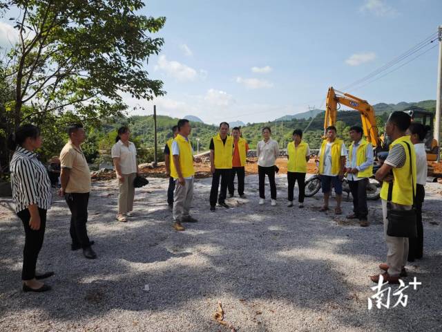 實(shí)地調(diào)研。