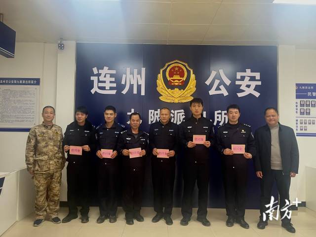 在九陂派出所慰問(wèn)退役軍人。