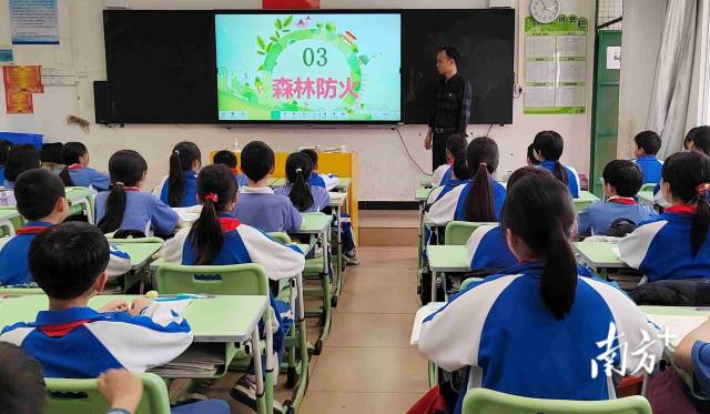 開展森林防火安全教育。