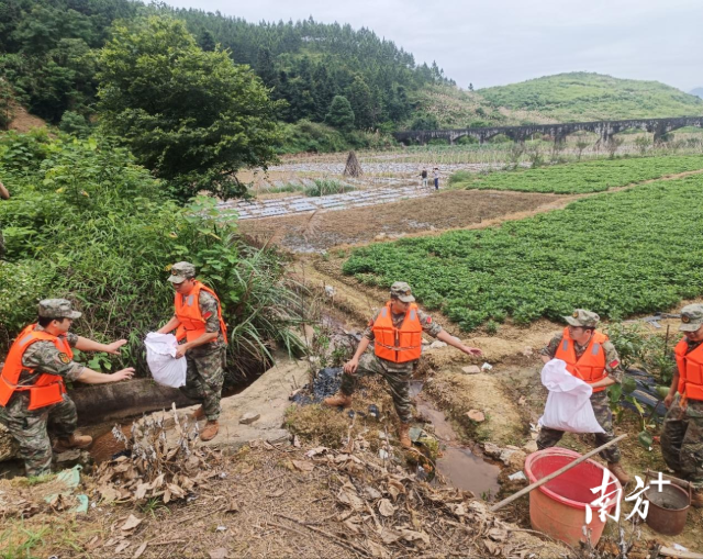 演結(jié)現(xiàn)場。