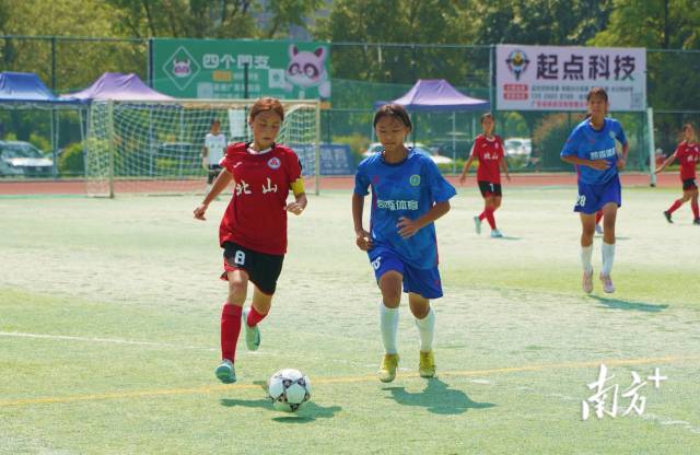 北山中學(xué)是全國(guó)首批“青少年校園足球特色學(xué)?！薄ＹY料圖