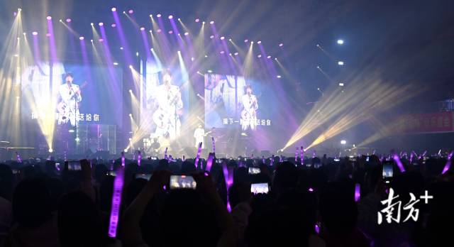 黃品源巡回音樂會吸引萬千歌迷奔赴。黃瀅 攝