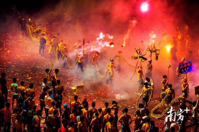 星子舞火龍。潘賢強 攝