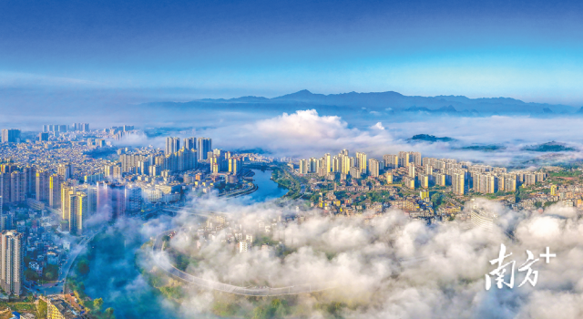 清遠(yuǎn)連州以奮斗為筆，加快打造“粵湘桂區(qū)域性中心城市”。丘貴星 攝
