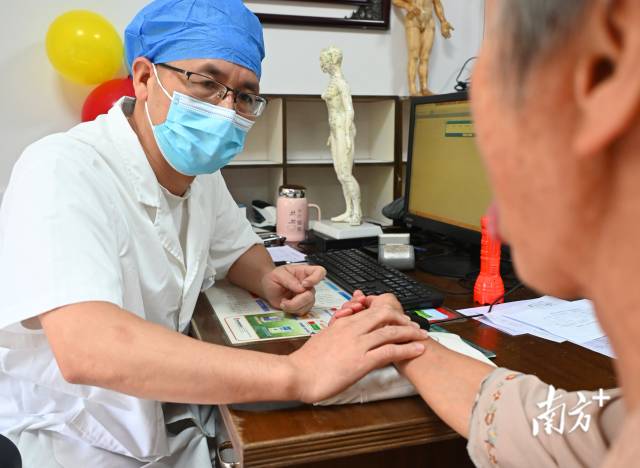 連州公立醫(yī)療機構實施一次掛號管三天。黃津 攝