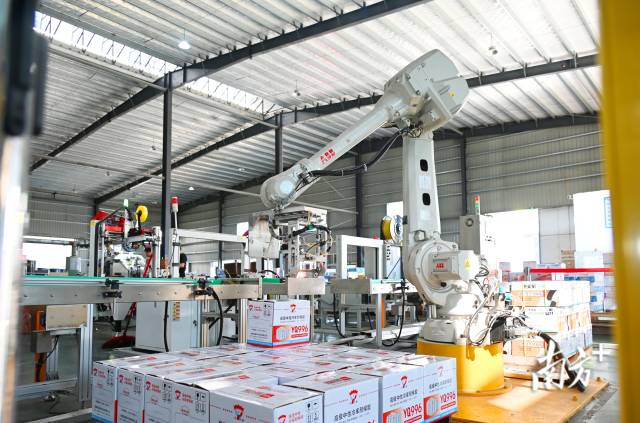 連州新增國(guó)家高新技術(shù)企業(yè)14家，增長(zhǎng)率高達(dá)93%。黃津 攝