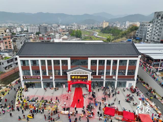 新建的東陂綜合市場(chǎng)投資2800萬元，占地面積約14000平方米。