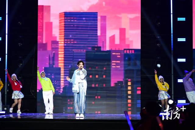 程響獻唱。黃瀅 攝