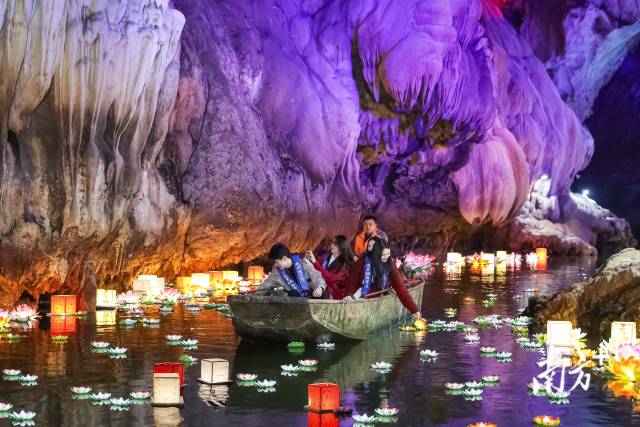 明燈載愿活動(dòng)。