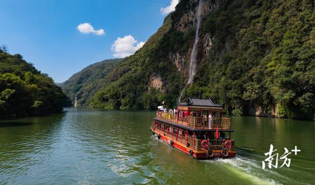 暢游湟川三峽。