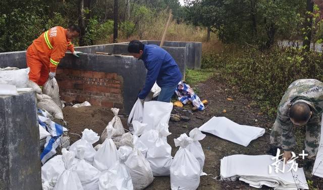 做好防汛物資準(zhǔn)備。