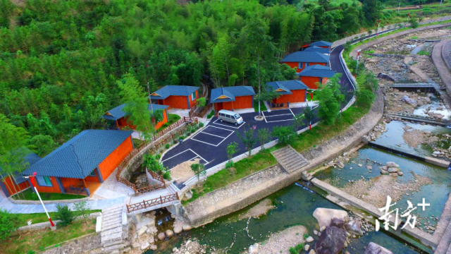 夏東天然森氧度假旅游景區(qū)獲評國家級3A景區(qū)。